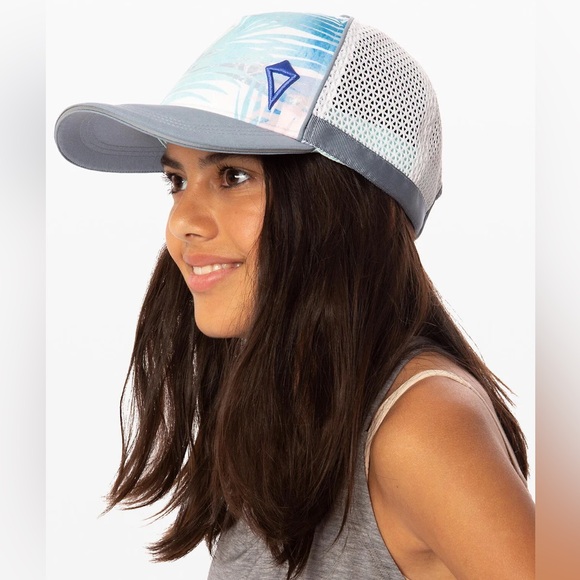 Ivivva girl’s adjustable trucker hat size medium/large - Picture 2 of 7